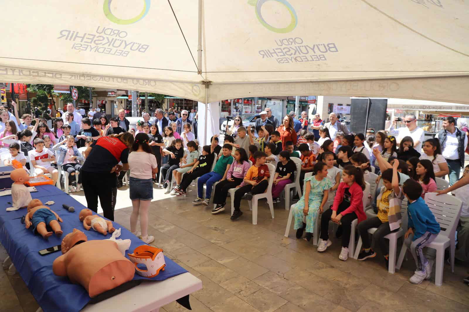 ORDU İTFAİYESİ, HALKA AÇIK İLK YARDIM EĞİTİMLERİ DÜZENLİYOR (6)