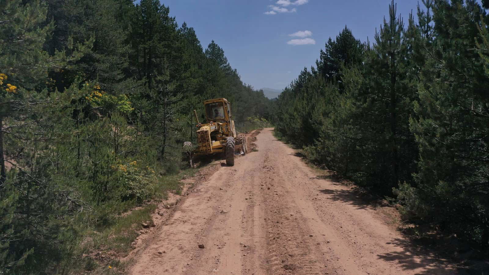 YAYLA TURİZMİ İÇİN ÇAMBAŞI OBA YOLLARI ONARILIYOR (2)