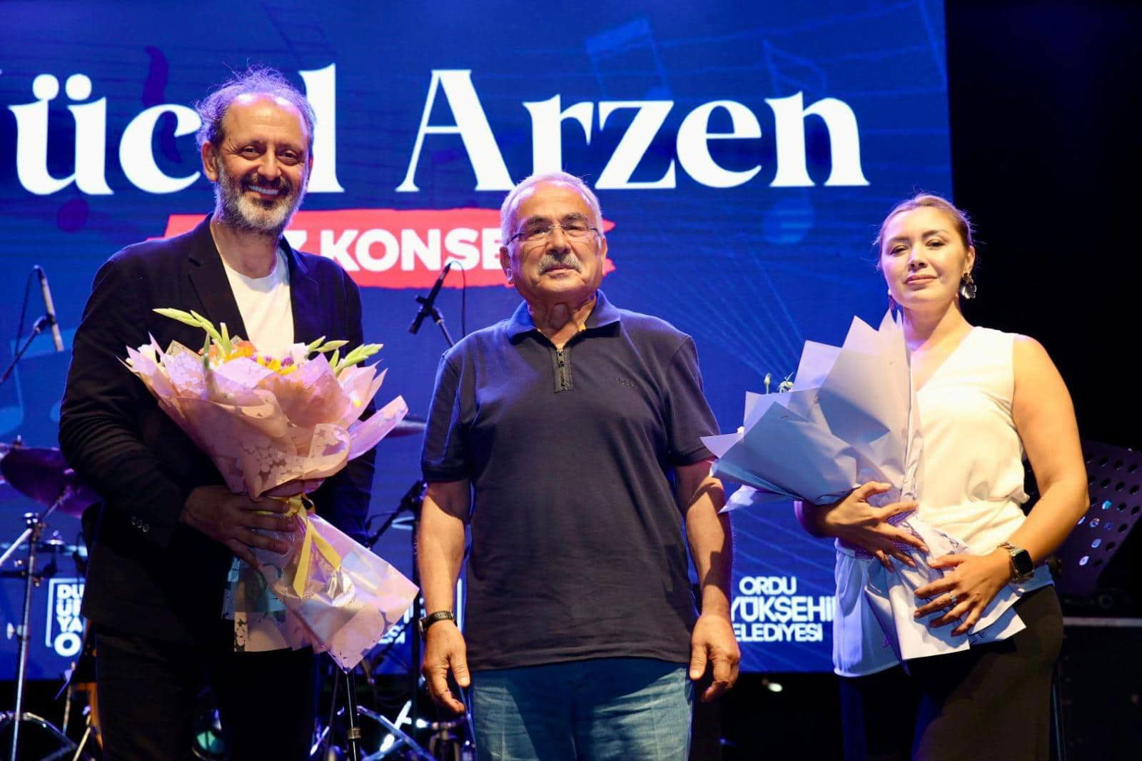 YÜCEL ARZEN’DEN UNUTULMAZ BİR MÜZİK ŞÖLENİ (11)