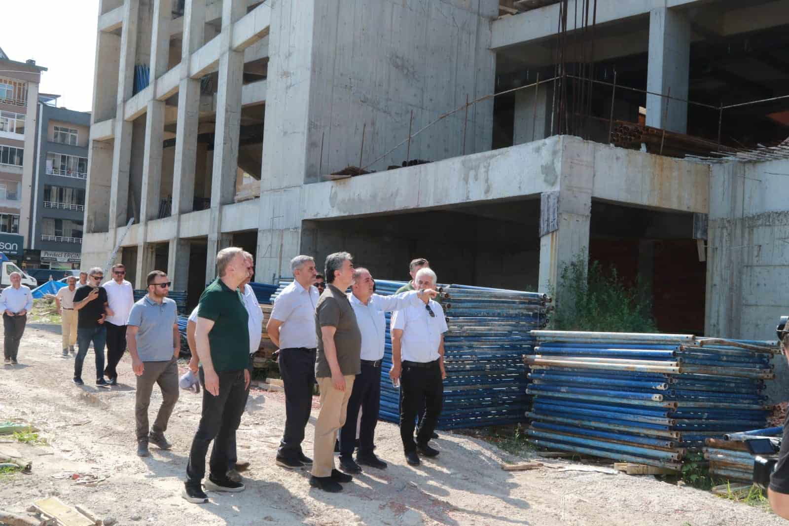 ÜNYE’DE DEVAM EDEN ULAŞIM, KÜLTÜR VE SAĞLIK YATIRIMLARI YERİNDE İNCELENDİ (8)