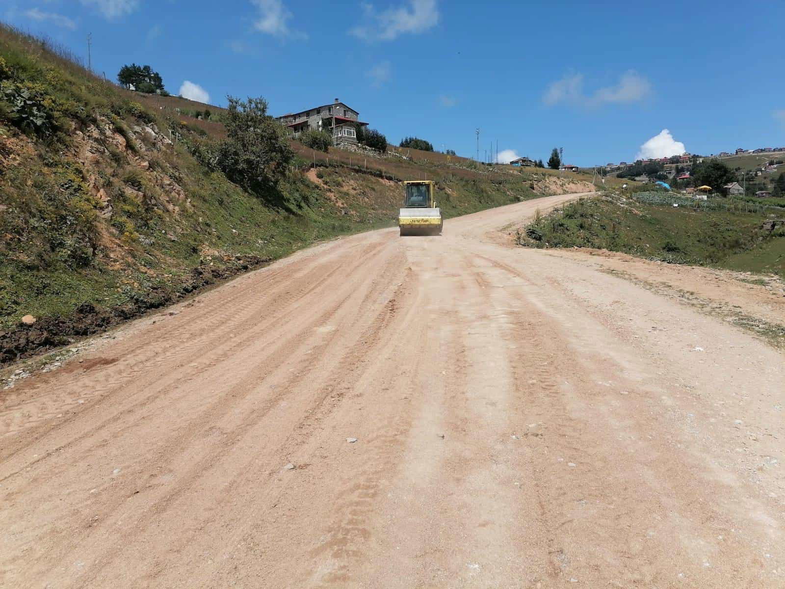 BÜYÜKŞEHİR YAYLA YOLLARINI ONARIYOR (1) (2)