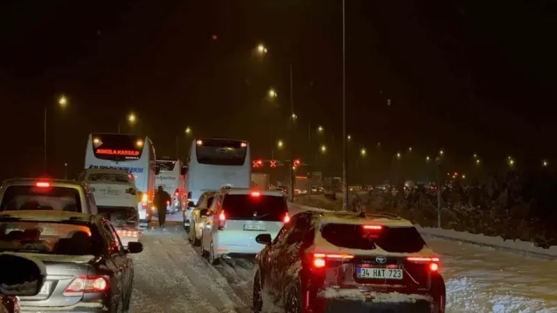 Kar Yağdı Yollar Buz Oldu! Ankara – İstanbul Yolu Felç