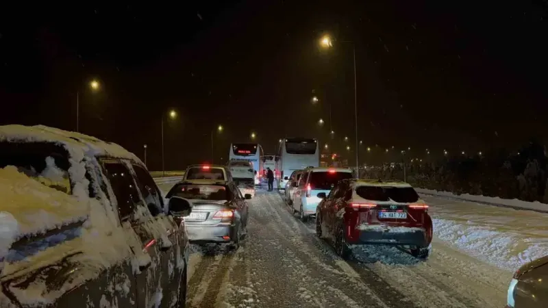 Kar Yağdı Yollar Buz Oldu! Ankara – İstanbul Yolu Felç