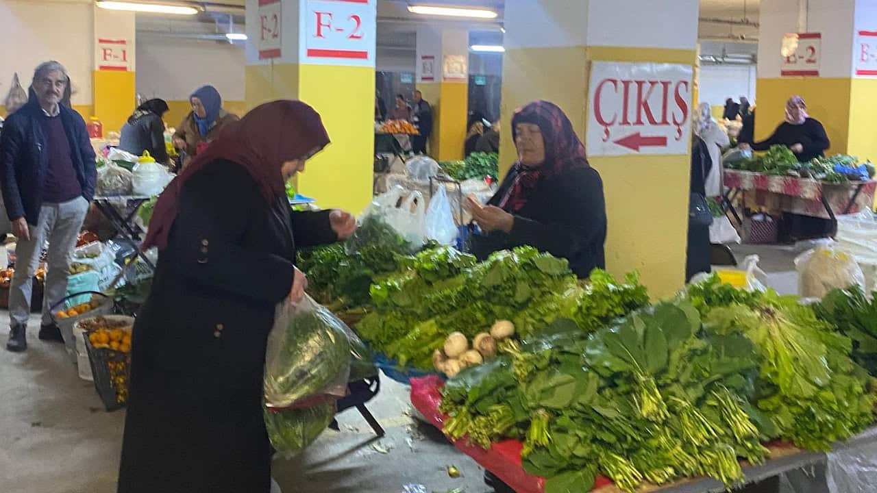 Ünye Köylü Pazarı'nda Doğal Ürünler Tezgahları Süsledi