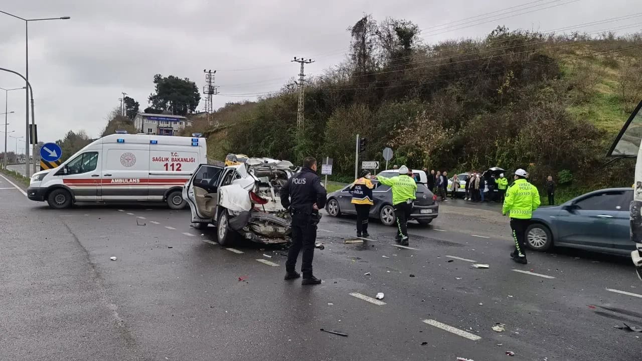 Zincirleme Trafik Kazasında 5 Kişi Yaralandı