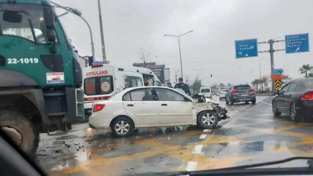 Trafik Kazası Panik Yarattı, 1 Kişi Yaralandı