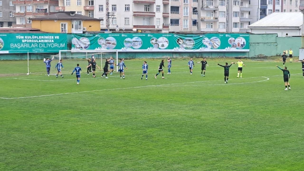 Penaltı Kaçtı, Galibiyet Geldi: Ünye 2-0 Kazandı!