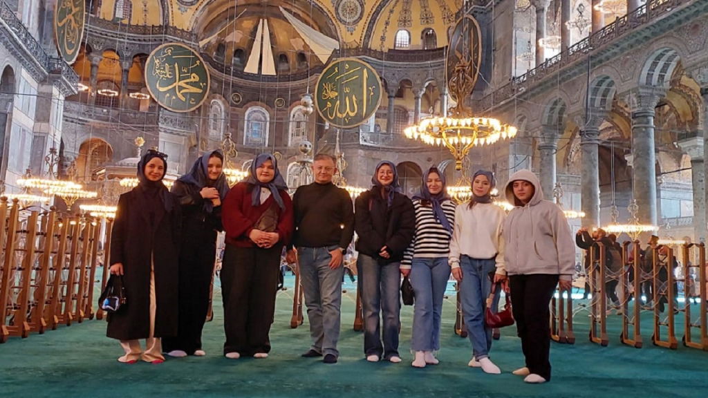 Kız Meslek Lisesi Öğrencilerinden Kültür ve Başarı Dolu İstanbul Gezisi