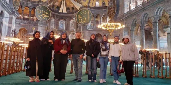 Kız Meslek Lisesi Öğrencilerinden Kültür ve Başarı Dolu İstanbul Gezisi