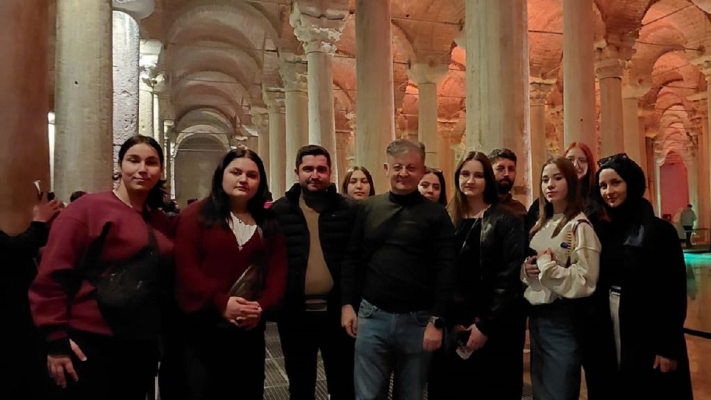 Kız Meslek Lisesi Öğrencilerinden Kültür ve Başarı Dolu İstanbul Gezisi