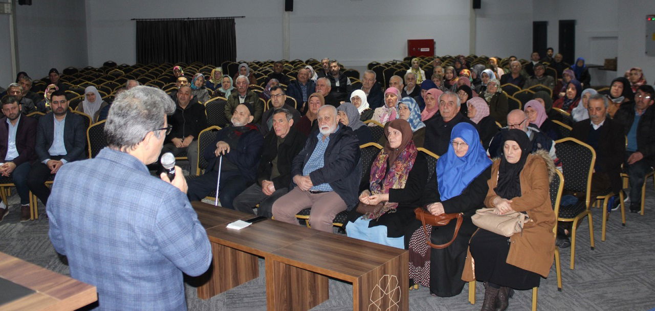 Umre Yolcularına Bilgilendirme ve Eğitim Semineri Düzenlendi