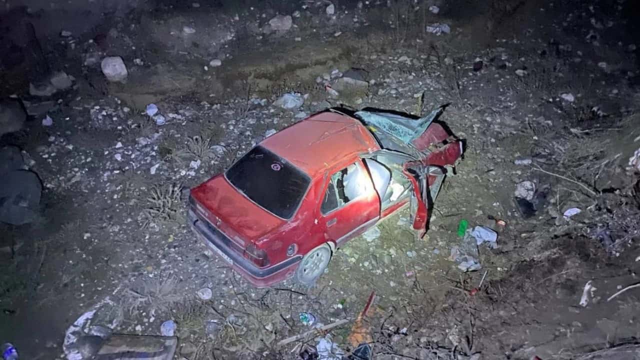 Dereye Düşen Otomobilde 1 Kişi Hayatını Kaybetti, 4 Kişi Yaralandı