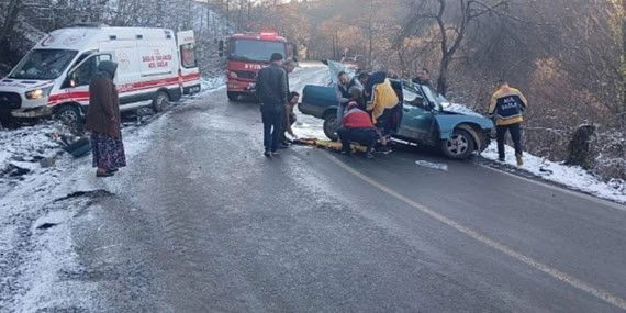 Ambulans ile Otomobil Çarpıştı: 2 Yaralı