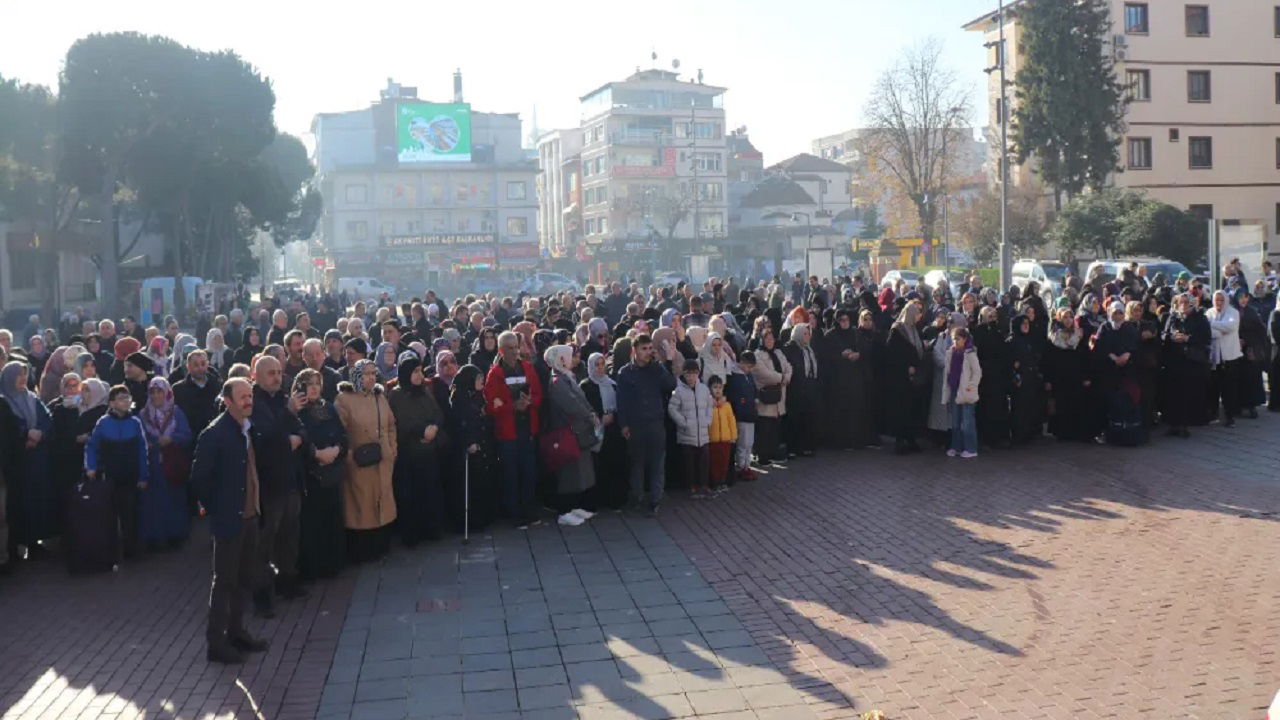 Ünye’den Kutsal Topraklara: 57 Kişilik Umre Kafilesi Dualarla Uğurlandı